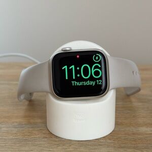 Series 8 Apple Watch 41mm Starlight